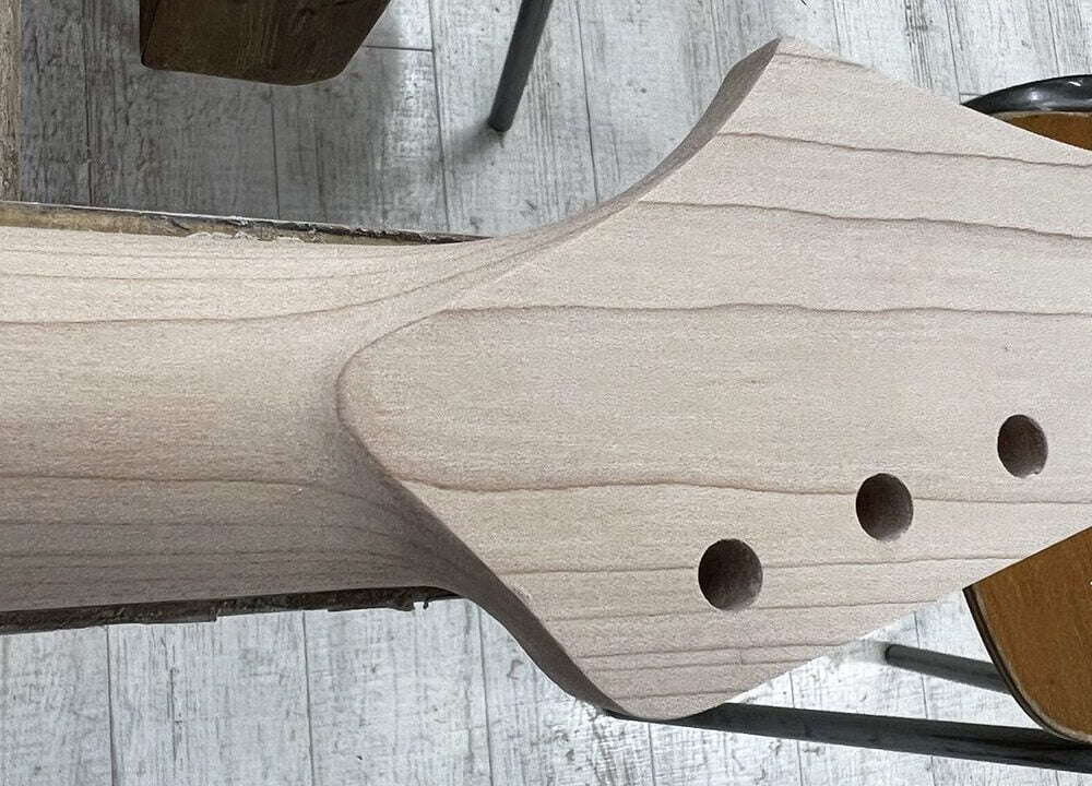 ギターのネック材のヘッドとグリップの接続部分の加工